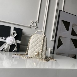 Replica di lusso Zaino Chanel Mini Classic trapuntato con logo CC AP3663 bianco Imitazioni Cloni Zaino Chanel Mini Classic trapuntato con logo CC AP3663 bianco firmate