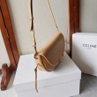 Borsa Celine Halfmoon piccola morbida Triomphe albicocca