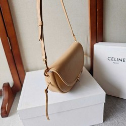 Borsa Celine Halfmoon piccola morbida Triomphe albicocca