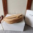 Borsa Celine Halfmoon piccola morbida Triomphe albicocca