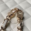 Zaino Chanel Mini Classic trapuntato con logo CC AP3663 bianco