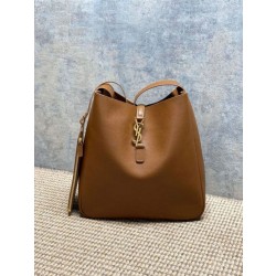 Borsa Hobo Grande YSL Saint Laurent Le 5 &agrave; 7 morbida marrone