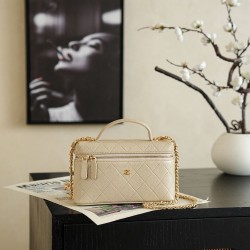 Cloni Chanel 26P Beauty case sottile con manico superiore trapuntato e catena AP5100 Beige firmate