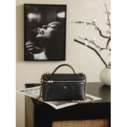 Chanel 26P Beauty case sottile con manico superiore trapuntato e catena AP5100 nero