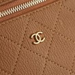 Chanel 26P Beauty case sottile con manico superiore trapuntato e catena AP5100 Marrone