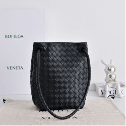 Replica di lusso Borsa 1:1 a secchiello piccola Andiamo di Bottega Veneta Nero Imitazioni Cloni Borsa Replica 1:1 a secchiello piccola Andiamo di Bottega Veneta Nero firmate