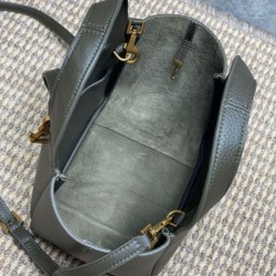 Replica di lusso Borse Imitazioni tote YSL Saint Laurent Le 5 à 7 Bea Baby Verde Scuro Imitazioni Cloni Borse Imitazioni tote YSL Saint Laurent Le 5 à 7 Bea Baby Verde Scuro firmate