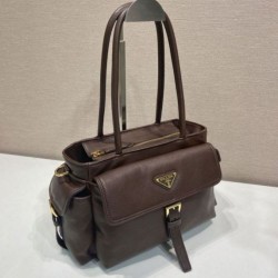 Replica di lusso Borsa tote media Prada Explore nappa 1BG596 bordeaux Imitazioni Cloni Borsa tote media Prada Explore nappa 1BG596 bordeaux firmate