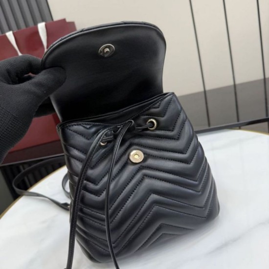 Replica di lusso Zaino Gucci Mini GG Marmont matelassé a chevron Nero Imitazioni Cloni Zaino Gucci Mini GG Marmont matelassé a chevron Nero firmate