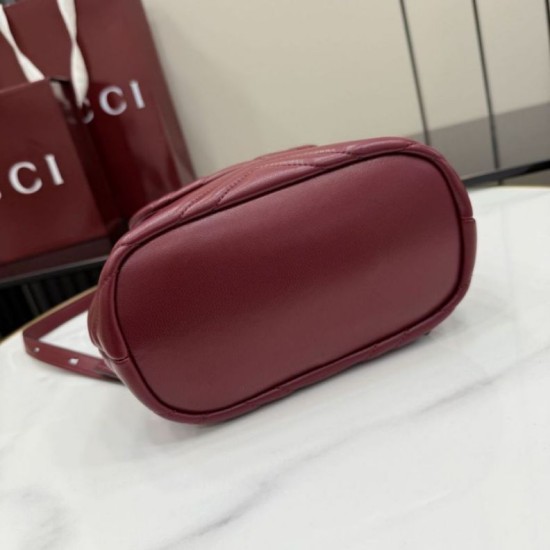 Replica di lusso Zaino Gucci Mini GG Marmont matelassé a chevron Borgogna Imitazioni Cloni Zaino Gucci Mini GG Marmont matelassé a chevron Borgogna firmate