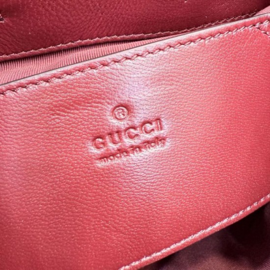 Replica di lusso Zaino Gucci Mini GG Marmont matelassé a chevron Borgogna Imitazioni Cloni Zaino Gucci Mini GG Marmont matelassé a chevron Borgogna firmate