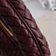 Borsa a tracolla media Bottega Veneta Veneta Intrecciato Bordeaux