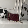 Borsa Chanel Reissue 2.55 26S pelle rugosa/gonfia Double Flap A37586 Borgogna Borsa Chanel Reissue 2.55 26S pelle rugosa/gonfia Double Flap A37586 Borgogna