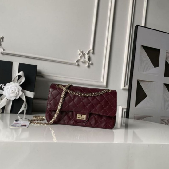 Borsa Chanel Reissue 2.55 26S pelle rugosa/gonfia Double Flap A37586 Borgogna Borsa Chanel Reissue 2.55 26S pelle rugosa/gonfia Double Flap A37586 Borgogna