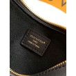 Bora Pari all'originale replica LV Pochette LV Bloom M25525 Nera