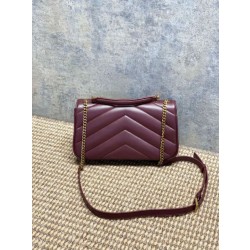Borsa piccola YSL Saint Laurent Loulou trapuntata Borgogna