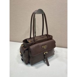 Borsa tote media Prada Explore nappa 1BG596 bordeaux