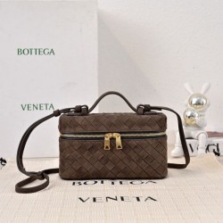 Cloni Borse Beauty case Bottega Veneta trucco scamosciata caffè firmate
