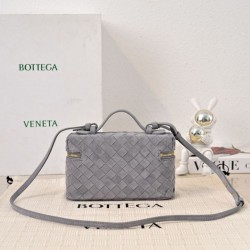 Replica di lusso Borse Beauty case Bottega Veneta trucco scamosciata Grigio Imitazioni Cloni Borse Beauty case Bottega Veneta trucco scamosciata Grigio firmate