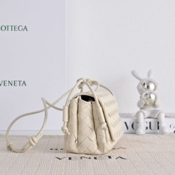 Replica di lusso Borse Alta Qualità a tracolla Notturno Intrecciato Bottega Veneta Bianco Imitazioni Cloni Borse Replica Alta Qualità a tracolla Notturno Intrecciato Bottega Veneta Bianco firmate