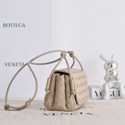 Replica di lusso Borsa a tracolla Notturno Intrecciato Bottega Veneta Beige Imitazioni Cloni Borsa a tracolla Notturno Intrecciato Bottega Veneta Beige firmate