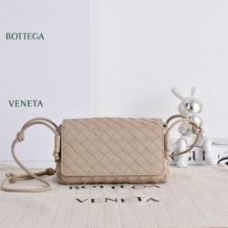 Cloni Borsa a tracolla Notturno Intrecciato Bottega Veneta Beige firmate