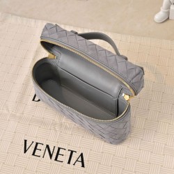 Borse Beauty case Bottega Veneta trucco scamosciata Grigio