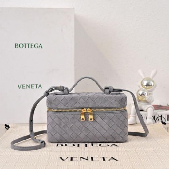 Borse Beauty case Bottega Veneta trucco scamosciata Grigio