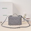 Borse Beauty case Bottega Veneta trucco scamosciata Grigio