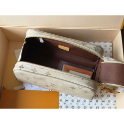 Pochette cosmetica Louis Vuitton con stampa a rilievo M26191