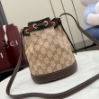 Borsa a secchiello Gucci 876060 con tracolla marrone