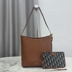 Cloni Borse Replica Alta Qualità a secchiello medio Dior Médaillon M1532 Marrone firmate