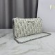 Replica di lusso Pochette Dior Oblique Bow Chain S2504 beige/grigio Imitazioni Cloni Pochette Dior Oblique Bow Chain S2504 beige/grigio firmate