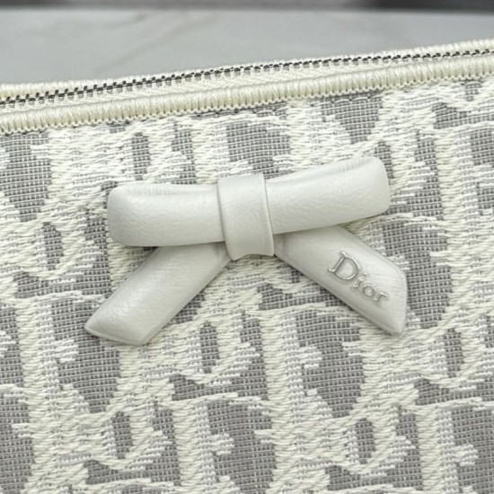 Replica di lusso Pochette Dior Oblique Bow Chain S2504 beige/grigio Imitazioni Cloni Pochette Dior Oblique Bow Chain S2504 beige/grigio firmate