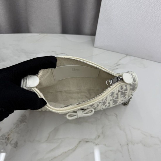Replica di lusso Pochette Dior Oblique Bow Chain S2504 beige/grigio Imitazioni Cloni Pochette Dior Oblique Bow Chain S2504 beige/grigio firmate