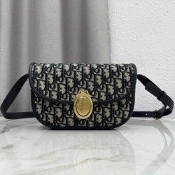 Cloni Borse Imitazioni a tracolla Dior Médaillon M3920 Oblique Blu firmate