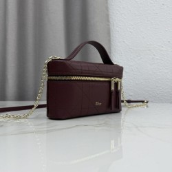 Replica di lusso Borsa a mano Dior Trianon Soft Vanity Mini Chain S4613 Borgogna Imitazioni Cloni Borsa a mano Dior Trianon Soft Vanity Mini Chain S4613 Borgogna firmate