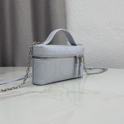 Cloni Borsa Replica 1:1 a mano Dior Trianon Soft Vanity Mini Chain S4613 Blu firmate