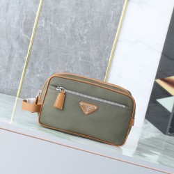 Cloni Pochette da viaggio Prada nylon/pelle saffiano oliva firmate