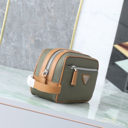 Pochette da viaggio Prada nylon/pelle saffiano oliva