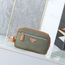 Pochette da viaggio Prada nylon/pelle saffiano oliva