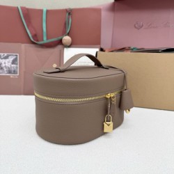 Replica di lusso Bora Pari all'originale replica Loro Piana Extra Vanity Case Frassino roccioso Imitazioni Cloni Bora Pari all'originale replica Loro Piana Extra Vanity Case Frassino roccioso firmate