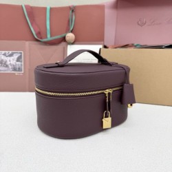 Replica di lusso Borse Imitazioni Loro Piana Extra Vanity Case Borgogna Imitazioni Cloni Borse Imitazioni Loro Piana Extra Vanity Case Borgogna firmate