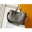 Borse Replica tote Louis Vuitton Uptown M29269 verde con 163 fiches Borse Replica tote Louis Vuitton Uptown M29269 verde con 163 fiches
