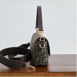 Sito Replica Borsa Fendi Medio Baguette tessuto jacquard FF marrone Imitazioni Replica perfette Borsa Fendi Medio Baguette tessuto jacquard FF marrone