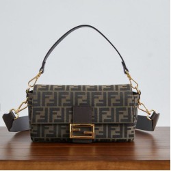 Replica perfette Borsa Fendi Medio Baguette tessuto jacquard FF marrone