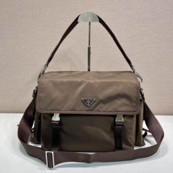 Replica perfette  Perfetta a tracolla Prada Explore Re-Nylon 2VD082 Marrone