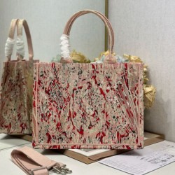 Sito Replica Ricamo della borsa tote Dior Book con medaglione Dior Rosa Imitazioni Replica perfette Ricamo della borsa tote Dior Book con medaglione Dior Rosa
