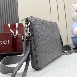 Borsa a tracolla media Gucci 850214 con emblema GG grigio