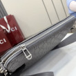 Borsa a tracolla media Gucci 850214 con emblema GG grigio